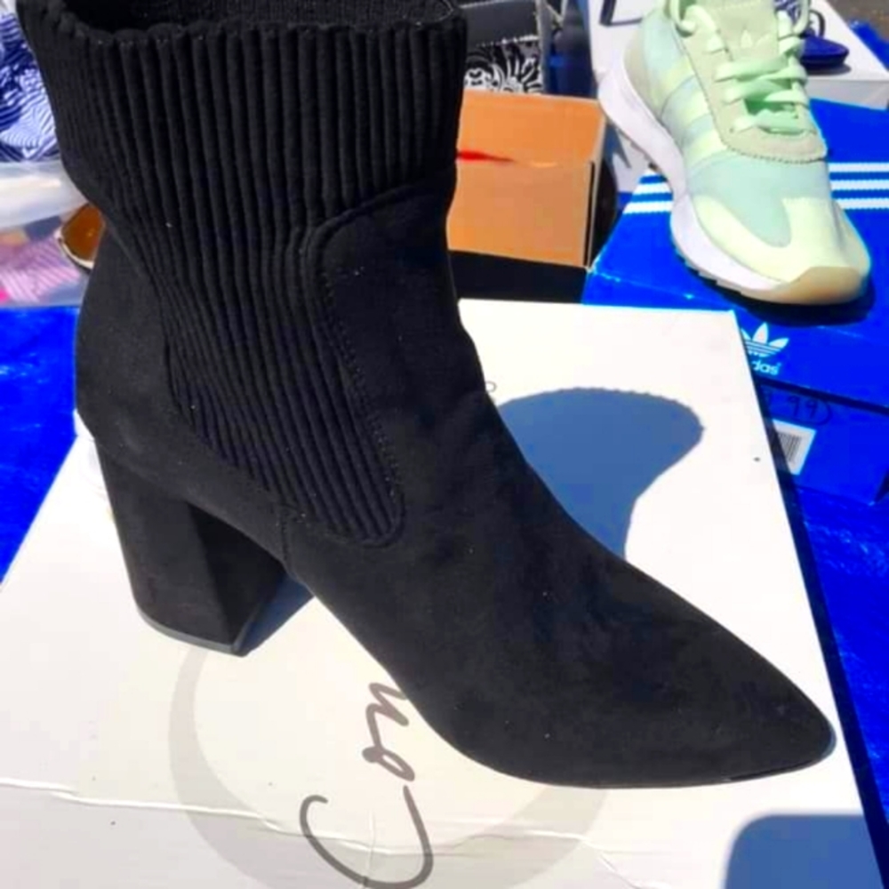 Ladies shoes.